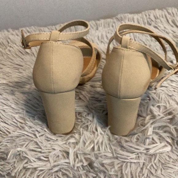 Arlene ankle strap beige heeled sandals size 7 - Picture 4 of 5